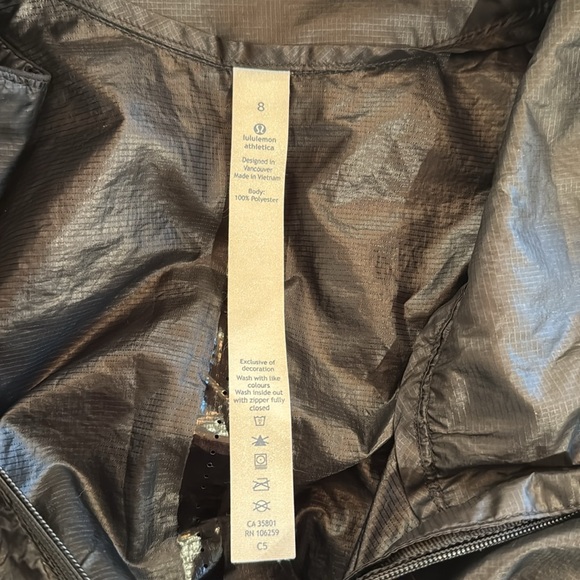 Lululemon Women's Run With It Jacket Black Windbreaker Water Resistant | Size 8 - Picture 6 of 6
